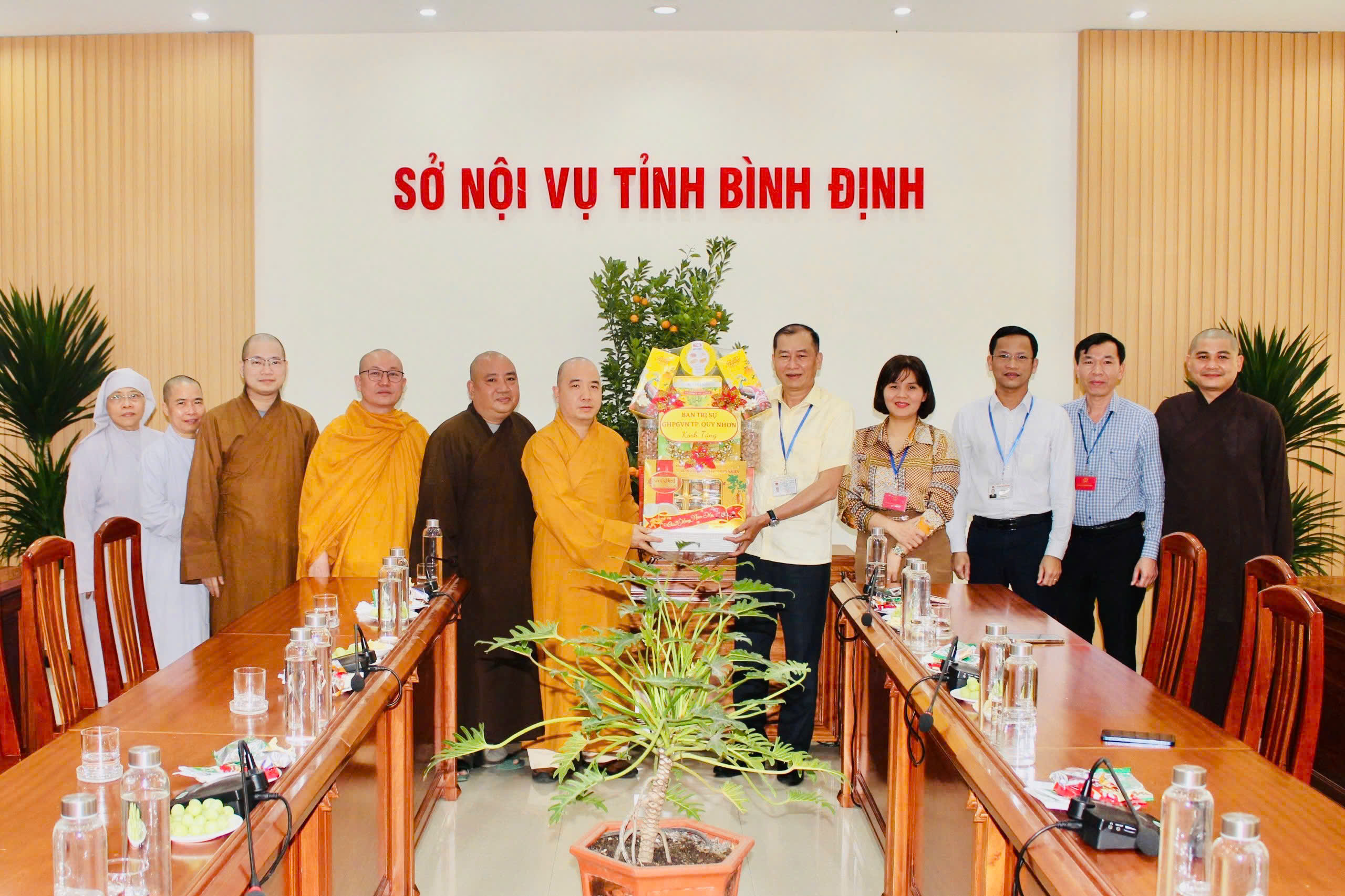 Ban Trị sự Phật giáo Tp. Quy Nhơn chúc Tết Ất Tỵ lãnh đạo chính quyền thành phố và tỉnh Bình Định